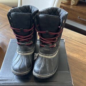 Women’s Black and Gray Winter Boots